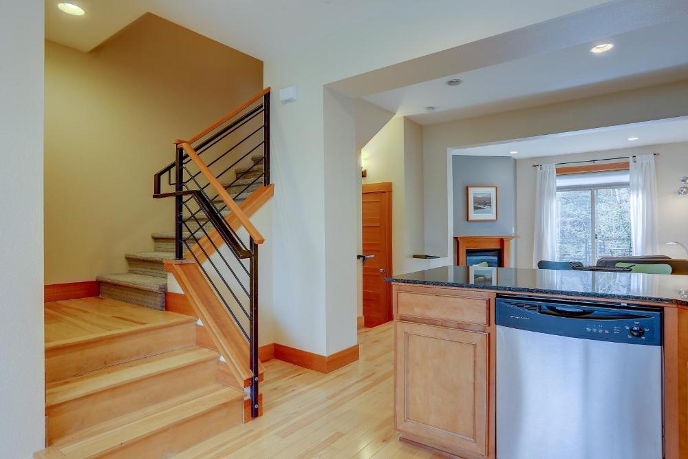 B2 Townhome with BBQ on the Deck